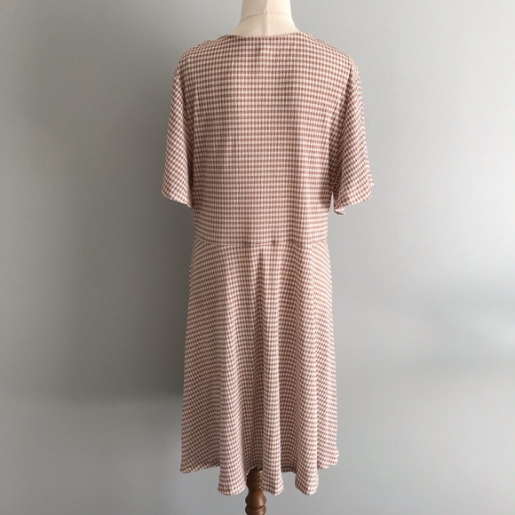 &ME Checked Crinkled Tea Dress Button Front Tan & White Flutter Sleeve - Picture 8 of 13